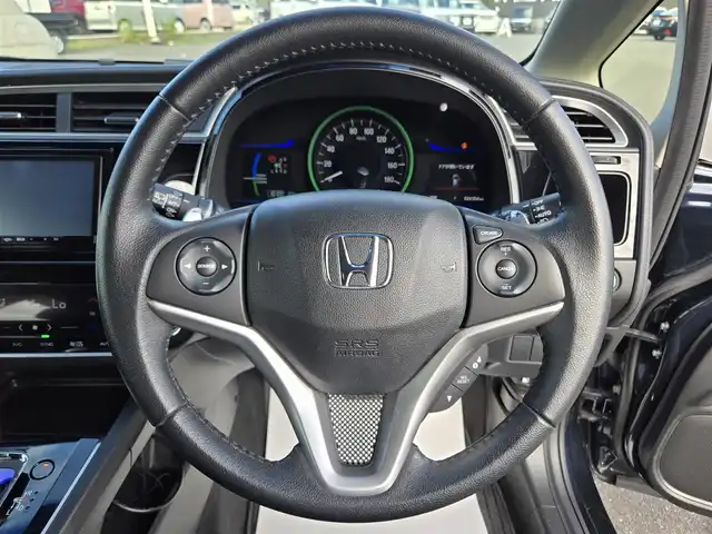 ホンダ シャトル ハイブリッド Z 鹿児島県 2015(平27)年 2.7万km ミッドナイトブルービームM 〇ストラーダナビ/〇フルセグTV/〇バックカメラ/〇ETC/〇クルーズコントロール/〇シティブレーキアクティブシステム/〇SRSエアバッグ/〇オートライト/〇LEDヘッドランプ/〇プラズマクラスター付オートエアコン/〇革巻きステアリングホイール/〇ステアリングスイッチ/〇パドルシフト/〇合皮/ファブリックコンビシート/〇シートヒーター/〇純正16インチアルミホイール/〇シルバールーフレール/〇スマートエントリー/スタートシステム/〇禁煙車