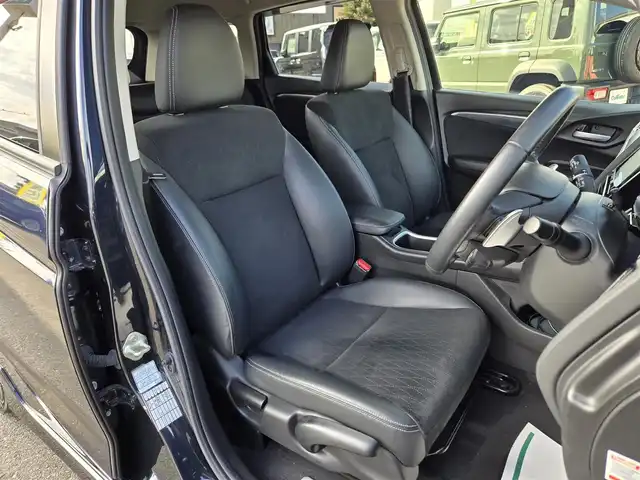 ホンダ シャトル ハイブリッド Z 鹿児島県 2015(平27)年 2.7万km ミッドナイトブルービームM 〇ストラーダナビ/〇フルセグTV/〇バックカメラ/〇ETC/〇クルーズコントロール/〇シティブレーキアクティブシステム/〇SRSエアバッグ/〇オートライト/〇LEDヘッドランプ/〇プラズマクラスター付オートエアコン/〇革巻きステアリングホイール/〇ステアリングスイッチ/〇パドルシフト/〇合皮/ファブリックコンビシート/〇シートヒーター/〇純正16インチアルミホイール/〇シルバールーフレール/〇スマートエントリー/スタートシステム/〇禁煙車