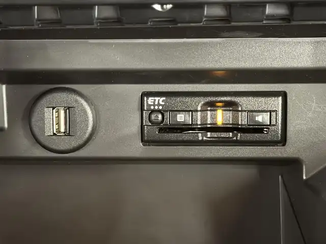 スズキ ソリオ HV SZ 群馬県 2023(令5)年 5.5万km メロウディープレッドパール スズキセーフティサポート/・デュアルカメラブレーキサポート/・誤発進抑制機能/・後退時ブレーキサポート/・車線逸脱警報機能/・車線逸脱抑制機能/・ふらつき警報機能/・標識認識機能/・先行車発進お知らせ機能/純正10インチナビ/・フルセグTV/・BT/DVD/CD/SD/・FM/AM/全方位モニター/ビルトインETC/両側パワースライドドア/ヘッドアップディスプレイ/革巻きステアリング/ステアリングスイッチ/パドルシフト/前席シートヒーター/スマートキー/プッシュスタート/LEDヘッドライト/フォグランプ/オートライト/オートマチックハイビーム/リヤサーキュレーター/純正15インチAW/純正フロアマット/純正ドアバイザー/電動格納ウィンカーミラー/横滑り防止機能