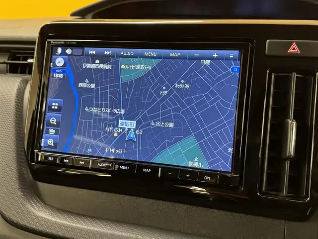 スズキ ソリオ HV SZ 群馬県 2023(令5)年 5.5万km メロウディープレッドパール スズキセーフティサポート/・デュアルカメラブレーキサポート/・誤発進抑制機能/・後退時ブレーキサポート/・車線逸脱警報機能/・車線逸脱抑制機能/・ふらつき警報機能/・標識認識機能/・先行車発進お知らせ機能/純正10インチナビ/・フルセグTV/・BT/DVD/CD/SD/・FM/AM/全方位モニター/ビルトインETC/両側パワースライドドア/ヘッドアップディスプレイ/革巻きステアリング/ステアリングスイッチ/パドルシフト/前席シートヒーター/スマートキー/プッシュスタート/LEDヘッドライト/フォグランプ/オートライト/オートマチックハイビーム/リヤサーキュレーター/純正15インチAW/純正フロアマット/純正ドアバイザー/電動格納ウィンカーミラー/横滑り防止機能