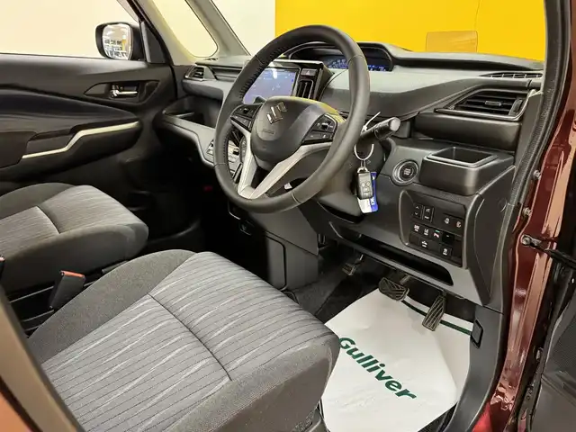 スズキ ソリオ HV SZ 群馬県 2023(令5)年 5.5万km メロウディープレッドパール スズキセーフティサポート/・デュアルカメラブレーキサポート/・誤発進抑制機能/・後退時ブレーキサポート/・車線逸脱警報機能/・車線逸脱抑制機能/・ふらつき警報機能/・標識認識機能/・先行車発進お知らせ機能/純正10インチナビ/・フルセグTV/・BT/DVD/CD/SD/・FM/AM/全方位モニター/ビルトインETC/両側パワースライドドア/ヘッドアップディスプレイ/革巻きステアリング/ステアリングスイッチ/パドルシフト/前席シートヒーター/スマートキー/プッシュスタート/LEDヘッドライト/フォグランプ/オートライト/オートマチックハイビーム/リヤサーキュレーター/純正15インチAW/純正フロアマット/純正ドアバイザー/電動格納ウィンカーミラー/横滑り防止機能