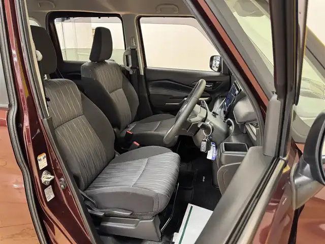 スズキ ソリオ HV SZ 群馬県 2023(令5)年 5.5万km メロウディープレッドパール スズキセーフティサポート/・デュアルカメラブレーキサポート/・誤発進抑制機能/・後退時ブレーキサポート/・車線逸脱警報機能/・車線逸脱抑制機能/・ふらつき警報機能/・標識認識機能/・先行車発進お知らせ機能/純正10インチナビ/・フルセグTV/・BT/DVD/CD/SD/・FM/AM/全方位モニター/ビルトインETC/両側パワースライドドア/ヘッドアップディスプレイ/革巻きステアリング/ステアリングスイッチ/パドルシフト/前席シートヒーター/スマートキー/プッシュスタート/LEDヘッドライト/フォグランプ/オートライト/オートマチックハイビーム/リヤサーキュレーター/純正15インチAW/純正フロアマット/純正ドアバイザー/電動格納ウィンカーミラー/横滑り防止機能