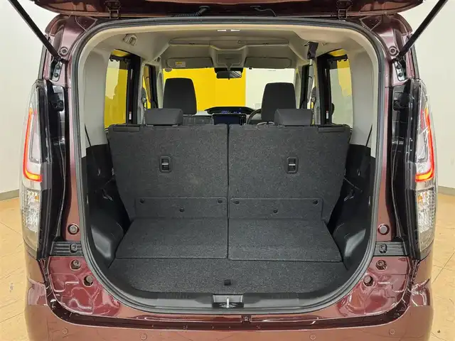 スズキ ソリオ HV SZ 群馬県 2023(令5)年 5.5万km メロウディープレッドパール スズキセーフティサポート/・デュアルカメラブレーキサポート/・誤発進抑制機能/・後退時ブレーキサポート/・車線逸脱警報機能/・車線逸脱抑制機能/・ふらつき警報機能/・標識認識機能/・先行車発進お知らせ機能/純正10インチナビ/・フルセグTV/・BT/DVD/CD/SD/・FM/AM/全方位モニター/ビルトインETC/両側パワースライドドア/ヘッドアップディスプレイ/革巻きステアリング/ステアリングスイッチ/パドルシフト/前席シートヒーター/スマートキー/プッシュスタート/LEDヘッドライト/フォグランプ/オートライト/オートマチックハイビーム/リヤサーキュレーター/純正15インチAW/純正フロアマット/純正ドアバイザー/電動格納ウィンカーミラー/横滑り防止機能