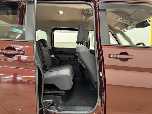 スズキ ソリオ HV SZ 群馬県 2023(令5)年 5.5万km メロウディープレッドパール スズキセーフティサポート/・デュアルカメラブレーキサポート/・誤発進抑制機能/・後退時ブレーキサポート/・車線逸脱警報機能/・車線逸脱抑制機能/・ふらつき警報機能/・標識認識機能/・先行車発進お知らせ機能/純正10インチナビ/・フルセグTV/・BT/DVD/CD/SD/・FM/AM/全方位モニター/ビルトインETC/両側パワースライドドア/ヘッドアップディスプレイ/革巻きステアリング/ステアリングスイッチ/パドルシフト/前席シートヒーター/スマートキー/プッシュスタート/LEDヘッドライト/フォグランプ/オートライト/オートマチックハイビーム/リヤサーキュレーター/純正15インチAW/純正フロアマット/純正ドアバイザー/電動格納ウィンカーミラー/横滑り防止機能