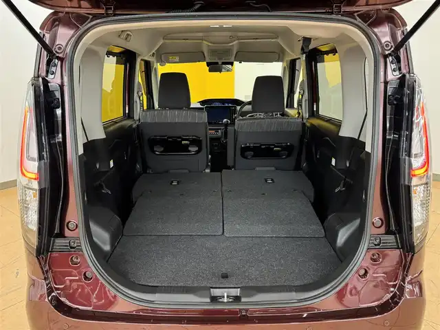 スズキ ソリオ HV SZ 群馬県 2023(令5)年 5.5万km メロウディープレッドパール スズキセーフティサポート/・デュアルカメラブレーキサポート/・誤発進抑制機能/・後退時ブレーキサポート/・車線逸脱警報機能/・車線逸脱抑制機能/・ふらつき警報機能/・標識認識機能/・先行車発進お知らせ機能/純正10インチナビ/・フルセグTV/・BT/DVD/CD/SD/・FM/AM/全方位モニター/ビルトインETC/両側パワースライドドア/ヘッドアップディスプレイ/革巻きステアリング/ステアリングスイッチ/パドルシフト/前席シートヒーター/スマートキー/プッシュスタート/LEDヘッドライト/フォグランプ/オートライト/オートマチックハイビーム/リヤサーキュレーター/純正15インチAW/純正フロアマット/純正ドアバイザー/電動格納ウィンカーミラー/横滑り防止機能