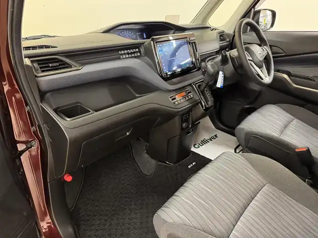 スズキ ソリオ HV SZ 群馬県 2023(令5)年 5.5万km メロウディープレッドパール スズキセーフティサポート/・デュアルカメラブレーキサポート/・誤発進抑制機能/・後退時ブレーキサポート/・車線逸脱警報機能/・車線逸脱抑制機能/・ふらつき警報機能/・標識認識機能/・先行車発進お知らせ機能/純正10インチナビ/・フルセグTV/・BT/DVD/CD/SD/・FM/AM/全方位モニター/ビルトインETC/両側パワースライドドア/ヘッドアップディスプレイ/革巻きステアリング/ステアリングスイッチ/パドルシフト/前席シートヒーター/スマートキー/プッシュスタート/LEDヘッドライト/フォグランプ/オートライト/オートマチックハイビーム/リヤサーキュレーター/純正15インチAW/純正フロアマット/純正ドアバイザー/電動格納ウィンカーミラー/横滑り防止機能