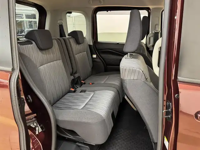 スズキ ソリオ HV SZ 群馬県 2023(令5)年 5.5万km メロウディープレッドパール スズキセーフティサポート/・デュアルカメラブレーキサポート/・誤発進抑制機能/・後退時ブレーキサポート/・車線逸脱警報機能/・車線逸脱抑制機能/・ふらつき警報機能/・標識認識機能/・先行車発進お知らせ機能/純正10インチナビ/・フルセグTV/・BT/DVD/CD/SD/・FM/AM/全方位モニター/ビルトインETC/両側パワースライドドア/ヘッドアップディスプレイ/革巻きステアリング/ステアリングスイッチ/パドルシフト/前席シートヒーター/スマートキー/プッシュスタート/LEDヘッドライト/フォグランプ/オートライト/オートマチックハイビーム/リヤサーキュレーター/純正15インチAW/純正フロアマット/純正ドアバイザー/電動格納ウィンカーミラー/横滑り防止機能