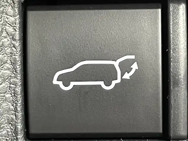 トヨタ ハリアー ハイブリッド Z 道央・札幌 2024(令6)年 3.4万km プラチナホワイトパールマイカ ・４WD/・寒冷地仕様/・12.3インチディスプレイオーディオ/　BT/フルセグ/USB/AppleCarPlay/・JBLサウンド/・ワイヤレス充電/・バックカメラ/・パワーバックドア/・デジタルインナーミラー/・レーダークルーズコントロール/・プリクラッシュセーフティ/・横滑り防止装置/・前後コーナーセンサー/・レーンキープアシスト/・BSM/・RCTA/・オートライト/・オートマチックハイビーム/・LEDヘッドライト/・運転席パワーシート/・ハーフレザーシート/・MTモード付AT/・スマートキー/・プッシュスタート/・純正フロアマット/・純正AW19インチ/・フロントフォグランプ/・ドアバイザー/・純正AW17インチ冬タイヤ積込