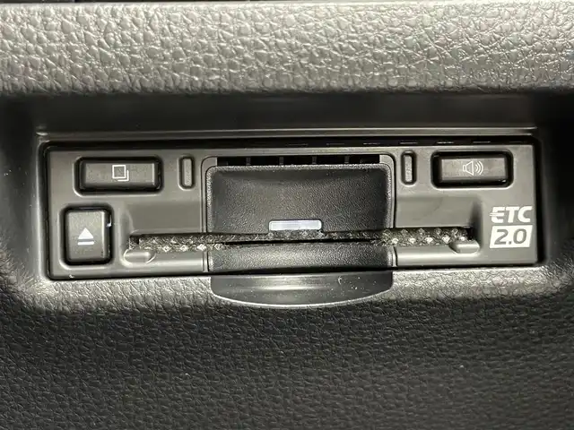 トヨタ ハリアー ハイブリッド Z 道央・札幌 2024(令6)年 3.4万km プラチナホワイトパールマイカ ・４WD/・寒冷地仕様/・12.3インチディスプレイオーディオ/　BT/フルセグ/USB/AppleCarPlay/・JBLサウンド/・ワイヤレス充電/・バックカメラ/・パワーバックドア/・デジタルインナーミラー/・レーダークルーズコントロール/・プリクラッシュセーフティ/・横滑り防止装置/・前後コーナーセンサー/・レーンキープアシスト/・BSM/・RCTA/・オートライト/・オートマチックハイビーム/・LEDヘッドライト/・運転席パワーシート/・ハーフレザーシート/・MTモード付AT/・スマートキー/・プッシュスタート/・純正フロアマット/・純正AW19インチ/・フロントフォグランプ/・ドアバイザー/・純正AW17インチ冬タイヤ積込