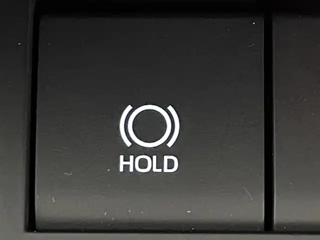 トヨタ ハリアー ハイブリッド Z 道央・札幌 2024(令6)年 3.4万km プラチナホワイトパールマイカ ・４WD/・寒冷地仕様/・12.3インチディスプレイオーディオ/　BT/フルセグ/USB/AppleCarPlay/・JBLサウンド/・ワイヤレス充電/・バックカメラ/・パワーバックドア/・デジタルインナーミラー/・レーダークルーズコントロール/・プリクラッシュセーフティ/・横滑り防止装置/・前後コーナーセンサー/・レーンキープアシスト/・BSM/・RCTA/・オートライト/・オートマチックハイビーム/・LEDヘッドライト/・運転席パワーシート/・ハーフレザーシート/・MTモード付AT/・スマートキー/・プッシュスタート/・純正フロアマット/・純正AW19インチ/・フロントフォグランプ/・ドアバイザー/・純正AW17インチ冬タイヤ積込