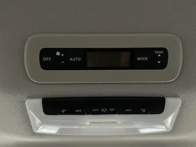 日産 セレナ ハイウェイスター 25thSP B 山口県 2017(平29)年 8万km ブリリアントシルバー ワンオーナー/純正9インチメモリーナビ/DVD/Blu-ray/AppleCarPlay/AndoidAuto/フルセグTV/バックカメラ/後席用フリップダウンモニター/両側パワースライドドア/車線逸脱警報/エマージェンシーブレーキ/プロパイロット/踏み間違え防止アシスト/車線逸脱防止支援システム/進入禁止標識認識機能/LEDオートヘッドライト/ナビ連動ドライブレコーダー/ETC