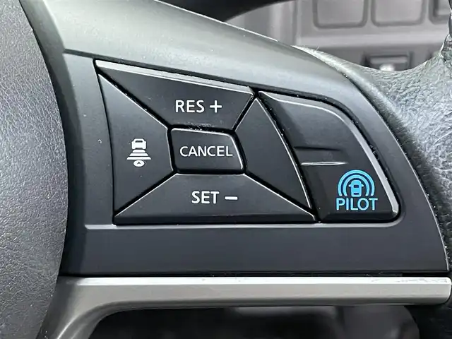 日産 セレナ ハイウェイスター 25thSP B 山口県 2017(平29)年 8万km ブリリアントシルバー ワンオーナー/純正9インチメモリーナビ/DVD/Blu-ray/AppleCarPlay/AndoidAuto/フルセグTV/バックカメラ/後席用フリップダウンモニター/両側パワースライドドア/車線逸脱警報/エマージェンシーブレーキ/プロパイロット/踏み間違え防止アシスト/車線逸脱防止支援システム/進入禁止標識認識機能/LEDオートヘッドライト/ナビ連動ドライブレコーダー/ETC