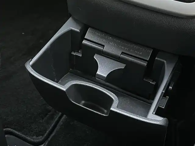 日産 セレナ ハイウェイスター 25thSP B 山口県 2017(平29)年 8万km ブリリアントシルバー ワンオーナー/純正9インチメモリーナビ/DVD/Blu-ray/AppleCarPlay/AndoidAuto/フルセグTV/バックカメラ/後席用フリップダウンモニター/両側パワースライドドア/車線逸脱警報/エマージェンシーブレーキ/プロパイロット/踏み間違え防止アシスト/車線逸脱防止支援システム/進入禁止標識認識機能/LEDオートヘッドライト/ナビ連動ドライブレコーダー/ETC