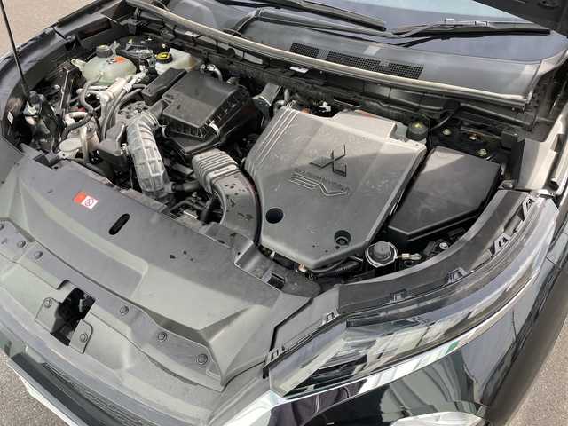 三菱 アウトランダー ＰＨＥＶ P 神奈川県 2022(令4)年 5.3万km ブラックダイヤモンド プラグインハイブリッド/4WD/SDナビ/（AM/FM/TV/USB/iPod/Bluetooth/CarPlay/AndroidAuto）/マルチアラウンドモニター（移動物検知機能付）/BOSEプレミアムサウンドシステム（9スピーカー）/ETC/e-Assist/衝突被害軽減ブレーキ（FCM）/踏み間違い衝突防止アシスト（EAPM）/車線逸脱警報（LDW）＆逸脱防止支援（LDP）/ふらつき警報（DAA）/前方衝突予測警報（PFCW）/MI-PILOT（レーダークルコン）/標識認識システム（TSR）/後側方衝突被害防止支援システム（ABSA）/後側方車両検知警報（レーンチェンジアシスト機能付）（BSW/LCA）/後退時車両検知警報（RCTA）/パーキングセンサー/ヒルディセントコントロール/セミアニリン本革シート（ブラック×サドルタン）/シートヒーター（D/N/2nd左右）/メモリーパワーシート（D/N）/HUD/パワーバックドア/左右＆後席独立オートエアコン/100V AC電源（1500W）/V2H用 DC電源（10kW）/アダプティブLEDヘッドライト（ALH）/ワイヤレス充電器/20AW