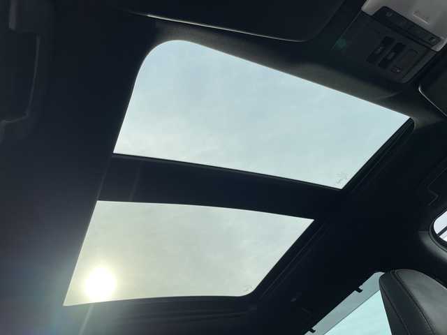 三菱 アウトランダー ＰＨＥＶ P 神奈川県 2022(令4)年 5.3万km ブラックダイヤモンド プラグインハイブリッド/4WD/SDナビ/（AM/FM/TV/USB/iPod/Bluetooth/CarPlay/AndroidAuto）/マルチアラウンドモニター（移動物検知機能付）/BOSEプレミアムサウンドシステム（9スピーカー）/ETC/e-Assist/衝突被害軽減ブレーキ（FCM）/踏み間違い衝突防止アシスト（EAPM）/車線逸脱警報（LDW）＆逸脱防止支援（LDP）/ふらつき警報（DAA）/前方衝突予測警報（PFCW）/MI-PILOT（レーダークルコン）/標識認識システム（TSR）/後側方衝突被害防止支援システム（ABSA）/後側方車両検知警報（レーンチェンジアシスト機能付）（BSW/LCA）/後退時車両検知警報（RCTA）/パーキングセンサー/ヒルディセントコントロール/セミアニリン本革シート（ブラック×サドルタン）/シートヒーター（D/N/2nd左右）/メモリーパワーシート（D/N）/HUD/パワーバックドア/左右＆後席独立オートエアコン/100V AC電源（1500W）/V2H用 DC電源（10kW）/アダプティブLEDヘッドライト（ALH）/ワイヤレス充電器/20AW