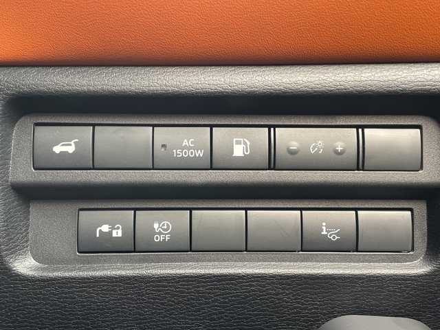 三菱 アウトランダー ＰＨＥＶ P 神奈川県 2022(令4)年 5.3万km ブラックダイヤモンド プラグインハイブリッド/4WD/SDナビ/（AM/FM/TV/USB/iPod/Bluetooth/CarPlay/AndroidAuto）/マルチアラウンドモニター（移動物検知機能付）/BOSEプレミアムサウンドシステム（9スピーカー）/ETC/e-Assist/衝突被害軽減ブレーキ（FCM）/踏み間違い衝突防止アシスト（EAPM）/車線逸脱警報（LDW）＆逸脱防止支援（LDP）/ふらつき警報（DAA）/前方衝突予測警報（PFCW）/MI-PILOT（レーダークルコン）/標識認識システム（TSR）/後側方衝突被害防止支援システム（ABSA）/後側方車両検知警報（レーンチェンジアシスト機能付）（BSW/LCA）/後退時車両検知警報（RCTA）/パーキングセンサー/ヒルディセントコントロール/セミアニリン本革シート（ブラック×サドルタン）/シートヒーター（D/N/2nd左右）/メモリーパワーシート（D/N）/HUD/パワーバックドア/左右＆後席独立オートエアコン/100V AC電源（1500W）/V2H用 DC電源（10kW）/アダプティブLEDヘッドライト（ALH）/ワイヤレス充電器/20AW