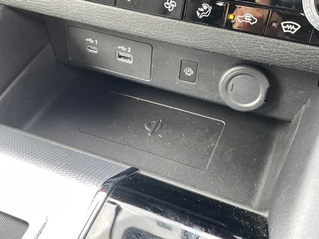 三菱 アウトランダー ＰＨＥＶ P 神奈川県 2022(令4)年 5.3万km ブラックダイヤモンド プラグインハイブリッド/4WD/SDナビ/（AM/FM/TV/USB/iPod/Bluetooth/CarPlay/AndroidAuto）/マルチアラウンドモニター（移動物検知機能付）/BOSEプレミアムサウンドシステム（9スピーカー）/ETC/e-Assist/衝突被害軽減ブレーキ（FCM）/踏み間違い衝突防止アシスト（EAPM）/車線逸脱警報（LDW）＆逸脱防止支援（LDP）/ふらつき警報（DAA）/前方衝突予測警報（PFCW）/MI-PILOT（レーダークルコン）/標識認識システム（TSR）/後側方衝突被害防止支援システム（ABSA）/後側方車両検知警報（レーンチェンジアシスト機能付）（BSW/LCA）/後退時車両検知警報（RCTA）/パーキングセンサー/ヒルディセントコントロール/セミアニリン本革シート（ブラック×サドルタン）/シートヒーター（D/N/2nd左右）/メモリーパワーシート（D/N）/HUD/パワーバックドア/左右＆後席独立オートエアコン/100V AC電源（1500W）/V2H用 DC電源（10kW）/アダプティブLEDヘッドライト（ALH）/ワイヤレス充電器/20AW