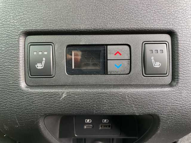 三菱 アウトランダー ＰＨＥＶ P 神奈川県 2022(令4)年 5.3万km ブラックダイヤモンド プラグインハイブリッド/4WD/SDナビ/（AM/FM/TV/USB/iPod/Bluetooth/CarPlay/AndroidAuto）/マルチアラウンドモニター（移動物検知機能付）/BOSEプレミアムサウンドシステム（9スピーカー）/ETC/e-Assist/衝突被害軽減ブレーキ（FCM）/踏み間違い衝突防止アシスト（EAPM）/車線逸脱警報（LDW）＆逸脱防止支援（LDP）/ふらつき警報（DAA）/前方衝突予測警報（PFCW）/MI-PILOT（レーダークルコン）/標識認識システム（TSR）/後側方衝突被害防止支援システム（ABSA）/後側方車両検知警報（レーンチェンジアシスト機能付）（BSW/LCA）/後退時車両検知警報（RCTA）/パーキングセンサー/ヒルディセントコントロール/セミアニリン本革シート（ブラック×サドルタン）/シートヒーター（D/N/2nd左右）/メモリーパワーシート（D/N）/HUD/パワーバックドア/左右＆後席独立オートエアコン/100V AC電源（1500W）/V2H用 DC電源（10kW）/アダプティブLEDヘッドライト（ALH）/ワイヤレス充電器/20AW