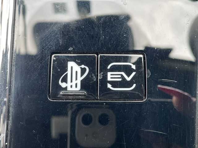 三菱 アウトランダー ＰＨＥＶ P 神奈川県 2022(令4)年 5.3万km ブラックダイヤモンド プラグインハイブリッド/4WD/SDナビ/（AM/FM/TV/USB/iPod/Bluetooth/CarPlay/AndroidAuto）/マルチアラウンドモニター（移動物検知機能付）/BOSEプレミアムサウンドシステム（9スピーカー）/ETC/e-Assist/衝突被害軽減ブレーキ（FCM）/踏み間違い衝突防止アシスト（EAPM）/車線逸脱警報（LDW）＆逸脱防止支援（LDP）/ふらつき警報（DAA）/前方衝突予測警報（PFCW）/MI-PILOT（レーダークルコン）/標識認識システム（TSR）/後側方衝突被害防止支援システム（ABSA）/後側方車両検知警報（レーンチェンジアシスト機能付）（BSW/LCA）/後退時車両検知警報（RCTA）/パーキングセンサー/ヒルディセントコントロール/セミアニリン本革シート（ブラック×サドルタン）/シートヒーター（D/N/2nd左右）/メモリーパワーシート（D/N）/HUD/パワーバックドア/左右＆後席独立オートエアコン/100V AC電源（1500W）/V2H用 DC電源（10kW）/アダプティブLEDヘッドライト（ALH）/ワイヤレス充電器/20AW