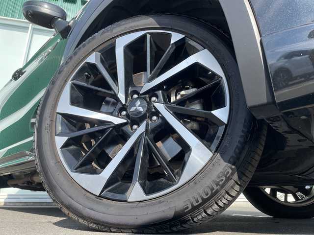 三菱 アウトランダー ＰＨＥＶ P 神奈川県 2022(令4)年 5.3万km ブラックダイヤモンド プラグインハイブリッド/4WD/SDナビ/（AM/FM/TV/USB/iPod/Bluetooth/CarPlay/AndroidAuto）/マルチアラウンドモニター（移動物検知機能付）/BOSEプレミアムサウンドシステム（9スピーカー）/ETC/e-Assist/衝突被害軽減ブレーキ（FCM）/踏み間違い衝突防止アシスト（EAPM）/車線逸脱警報（LDW）＆逸脱防止支援（LDP）/ふらつき警報（DAA）/前方衝突予測警報（PFCW）/MI-PILOT（レーダークルコン）/標識認識システム（TSR）/後側方衝突被害防止支援システム（ABSA）/後側方車両検知警報（レーンチェンジアシスト機能付）（BSW/LCA）/後退時車両検知警報（RCTA）/パーキングセンサー/ヒルディセントコントロール/セミアニリン本革シート（ブラック×サドルタン）/シートヒーター（D/N/2nd左右）/メモリーパワーシート（D/N）/HUD/パワーバックドア/左右＆後席独立オートエアコン/100V AC電源（1500W）/V2H用 DC電源（10kW）/アダプティブLEDヘッドライト（ALH）/ワイヤレス充電器/20AW