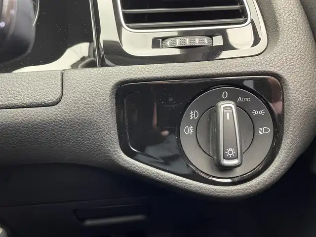 フォルクスワーゲン ゴルフ TSI ハイライン BMテクノ 岩手県 2013(平25)年 10.5万km ディープブラックパールエフェクト ターボ/パドルシフト/プリクラッシュセーフティシステム/レーンアシスト/アダプティブクルーズコントロール/オートブレーキホールド/純正オーディオ/カロッツェリアポータブルナビ/フルセグTV/ETC/オートライト/自動防眩ミラー/オートエアコン/横滑り防止装置/アイドリングストップ