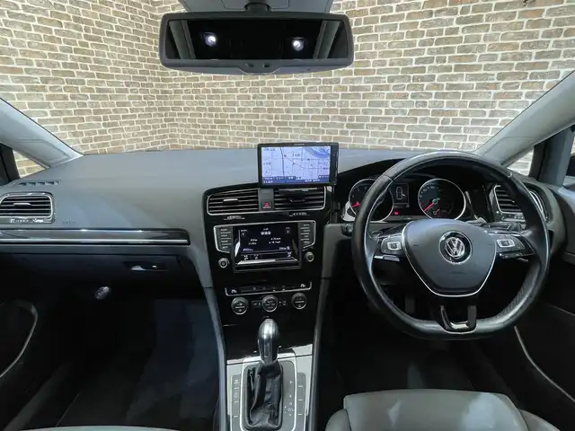 フォルクスワーゲン ゴルフ TSI ハイライン BMテクノ 岩手県 2013(平25)年 10.5万km ディープブラックパールエフェクト ターボ/パドルシフト/プリクラッシュセーフティシステム/レーンアシスト/アダプティブクルーズコントロール/オートブレーキホールド/純正オーディオ/カロッツェリアポータブルナビ/フルセグTV/ETC/オートライト/自動防眩ミラー/オートエアコン/横滑り防止装置/アイドリングストップ