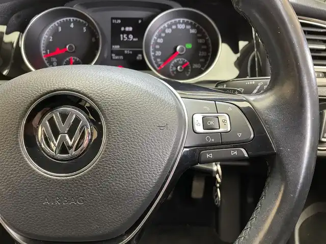 フォルクスワーゲン ゴルフ TSI ハイライン BMテクノ 岩手県 2013(平25)年 10.5万km ディープブラックパールエフェクト ターボ/パドルシフト/プリクラッシュセーフティシステム/レーンアシスト/アダプティブクルーズコントロール/オートブレーキホールド/純正オーディオ/カロッツェリアポータブルナビ/フルセグTV/ETC/オートライト/自動防眩ミラー/オートエアコン/横滑り防止装置/アイドリングストップ