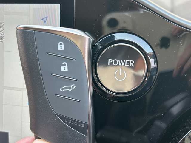 レクサス ＮＸ 350h Fスポーツ 愛知県 2025(令7)年 0.3万km グラファイトブラックガラスフレーク 4WD/ワンオーナー/ヘーゼル革シート/サンルーフ/純正オレンジキャリパー/純正デジタルインナーミラー/純正ナビ/フルセグTV・Bluetooth・USB・AM・FM/レクサスチームメイト/・アドバンスドパーク/・パノラミックビューモニター/・パーキングサポートブレーキ（後方歩行者/周囲静止物）/・緊急時操舵支援/・フロントクロストラフィックアラート/・レーンチェンジアシスト/AC100V電源/ハンズフリーパワーバックドア/純正３眼ＬＥＤヘッドライト/・アダプティブハイビーム/・ヘッドランプクリーナー/・LEDコーナリングランプ/ヘッドアップディスプレイ/パノラミックビューモニター/レーダークルーズコントロール/プリクラッシュセーフティー/ブラインドスポットモニター/クリアランスソナー/前席パワーシート/前席シートヒーター/前席ベンチレーターシート/運転席メモリ機能付きパワーシート/ステアリングヒーター/パドルシフト/2.0ビルトインＥＴＣ/スペアスマートキー/カードキー/保証書/取扱説明書/ディーラー点検整備記録簿（１カ月）