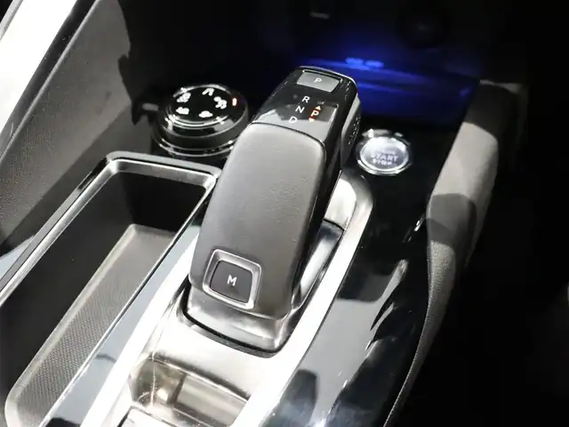 プジョー ３００８ GTライン 静岡県 2020(令2)年 1.8万km 赤 衝突軽減ブレーキ　/ＡＣＣ　/ＣａｒＰｌａｙ　/ＳＲ　/純正１８ＡＷ　/ＥＴＣ/ＬＥＤ　/パドルシフト　/アンビエントライト　/ワイヤレス充電　/ＢＳＭ　/ＬＫＡ　/電動リアゲート　/パワーシート／ヒーター／マッサージ