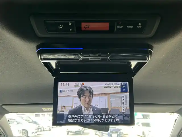 トヨタ ヴォクシー ZS 煌 岩手県 2018(平30)年 6.8万km ブラック 社外ナビ　/社外フリップダウンモニター　/両側パワースライドドア　/クルーズコントロール　/バックカメラ　/オートマチックハイビーム　/オートライト　/アイドリングストップ　/ＵＳＢ入力端子　/レーンキープアシスト/衝突軽減ブレーキ/横滑り防止装置
