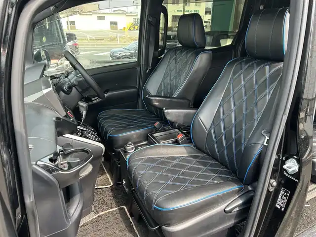 トヨタ ヴォクシー ZS 煌 岩手県 2018(平30)年 6.8万km ブラック 社外ナビ　/社外フリップダウンモニター　/両側パワースライドドア　/クルーズコントロール　/バックカメラ　/オートマチックハイビーム　/オートライト　/アイドリングストップ　/ＵＳＢ入力端子　/レーンキープアシスト/衝突軽減ブレーキ/横滑り防止装置