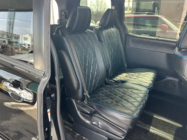 トヨタ ヴォクシー ZS 煌 岩手県 2018(平30)年 6.8万km ブラック 社外ナビ　/社外フリップダウンモニター　/両側パワースライドドア　/クルーズコントロール　/バックカメラ　/オートマチックハイビーム　/オートライト　/アイドリングストップ　/ＵＳＢ入力端子　/レーンキープアシスト/衝突軽減ブレーキ/横滑り防止装置