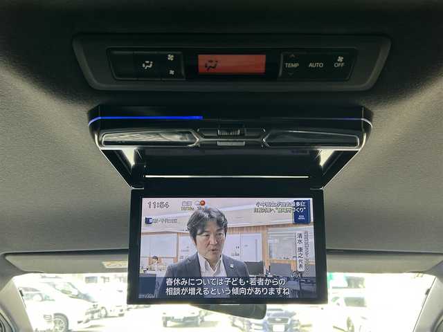 トヨタ ヴォクシー ZS 煌 岩手県 2018(平30)年 6.8万km ブラック 社外ナビ　/社外フリップダウンモニター　/両側パワースライドドア　/クルーズコントロール　/バックカメラ　/オートマチックハイビーム　/オートライト　/アイドリングストップ　/ＵＳＢ入力端子　/レーンキープアシスト/衝突軽減ブレーキ/横滑り防止装置