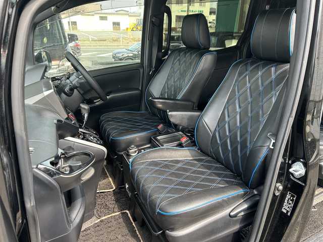 トヨタ ヴォクシー ZS 煌 岩手県 2018(平30)年 6.8万km ブラック 社外ナビ　/社外フリップダウンモニター　/両側パワースライドドア　/クルーズコントロール　/バックカメラ　/オートマチックハイビーム　/オートライト　/アイドリングストップ　/ＵＳＢ入力端子　/レーンキープアシスト/衝突軽減ブレーキ/横滑り防止装置