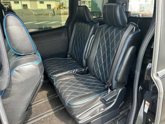 トヨタ ヴォクシー ZS 煌 岩手県 2018(平30)年 6.8万km ブラック 社外ナビ　/社外フリップダウンモニター　/両側パワースライドドア　/クルーズコントロール　/バックカメラ　/オートマチックハイビーム　/オートライト　/アイドリングストップ　/ＵＳＢ入力端子　/レーンキープアシスト/衝突軽減ブレーキ/横滑り防止装置