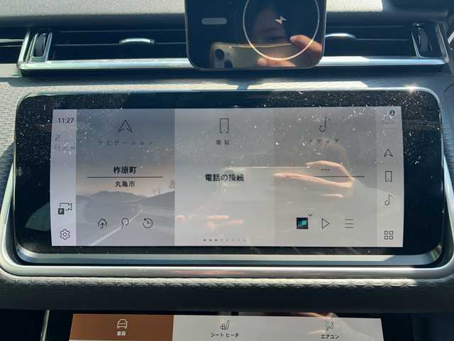 ランドローバー レンジローバーヴェラール Rダイナミック S 香川県 2023(令5)年 4.2万km 白 純正ナビ（BT)/アラウンドビューモニター/ブラインドスポットモニター/ガラスルーフ/電動リアゲート/アイドリングストップ/前後コーナーセンサー/オートマチックハイビーム/ワイヤレス充電器/ETC2.0/アダプティブクルーズコントロール/アダプティブスピードリミッタ/オートマチックパーキングエンド/リヤトラフィックモニター/ドライバーコンディションモニター/リバース電動ミラー/オートアクセスモード/レインセンサー付ワイパ―/グローバルクローズ/グローバルオープン/D+N席パワーシート/D+N席シートヒーター/LEDヘッドライト/シートメモリー/4WD/ターボ/スペアキー