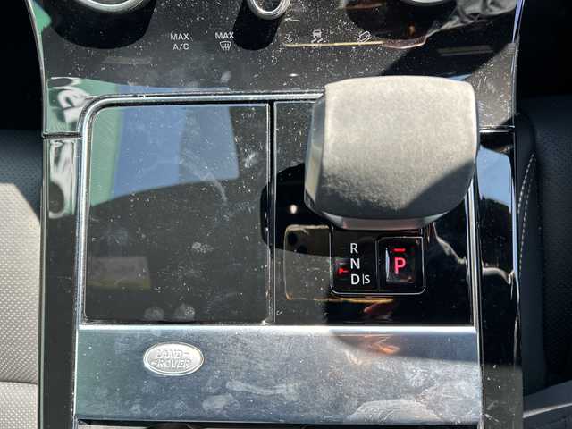 ランドローバー レンジローバーヴェラール Rダイナミック S 香川県 2023(令5)年 4.2万km 白 純正ナビ（BT)/アラウンドビューモニター/ブラインドスポットモニター/ガラスルーフ/電動リアゲート/アイドリングストップ/前後コーナーセンサー/オートマチックハイビーム/ワイヤレス充電器/ETC2.0/アダプティブクルーズコントロール/アダプティブスピードリミッタ/オートマチックパーキングエンド/リヤトラフィックモニター/ドライバーコンディションモニター/リバース電動ミラー/オートアクセスモード/レインセンサー付ワイパ―/グローバルクローズ/グローバルオープン/D+N席パワーシート/D+N席シートヒーター/LEDヘッドライト/シートメモリー/4WD/ターボ/スペアキー