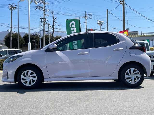 トヨタ ヤリス G 長野県 2023(令5)年 1.7万km アイスピンクメタリック 禁煙車/純正７インチディスプレイオーディオ/・Bluetooth/・AppleCarPlay/AndroidAuto/・AM/FMラジオ/トヨタセーフティセンス/・プリクラッシュセーフティ/・レーンディパーチャーアラート/・オートマチックハイビーム/・ロードサインアシスト/パノラミックビューモニター/純正エンジンスターター/ステアリングスイッチ/オートライト/電動格納ドアミラー/純正フロアマット/車載14インチAWスタッドレスタイヤ