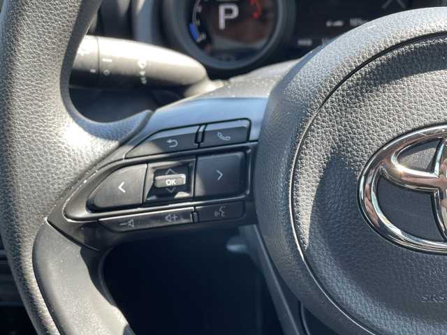 トヨタ ヤリス G 長野県 2023(令5)年 1.7万km アイスピンクメタリック 禁煙車/純正７インチディスプレイオーディオ/・Bluetooth/・AppleCarPlay/AndroidAuto/・AM/FMラジオ/トヨタセーフティセンス/・プリクラッシュセーフティ/・レーンディパーチャーアラート/・オートマチックハイビーム/・ロードサインアシスト/パノラミックビューモニター/純正エンジンスターター/ステアリングスイッチ/オートライト/電動格納ドアミラー/純正フロアマット/車載14インチAWスタッドレスタイヤ