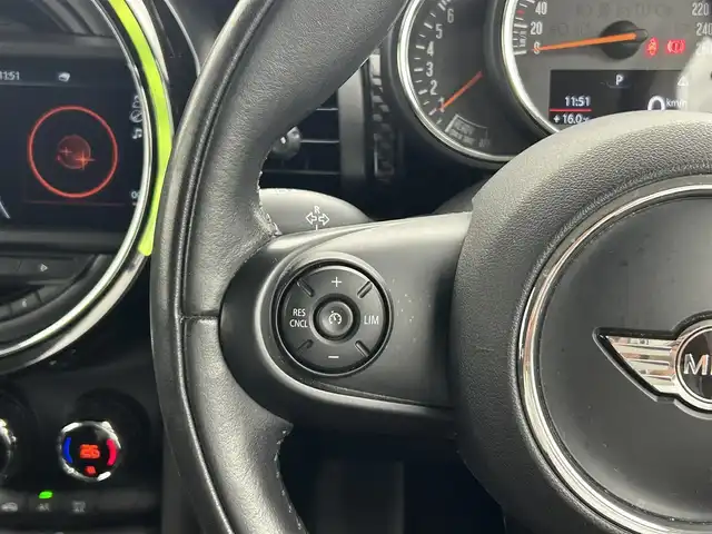 ＭＩＮＩ ミニ クーパー S セブン 熊本県 2017(平29)年 2.4万km ペッパー・ホワイト 禁煙車　/純正ナビ（ＢＴ・ｉｐｏｄ・ＵＳＢ）/バックカメラ　/社外前方ドライブレコーダー　/ビルトインＥＴＣ　/クルーズコントロール　/衝突軽減ブレーキ　/横滑り防止　/アイドリングストップ　/純正フロアマット/純正17インチAW/オートライト/LEDヘッドライト/スマートキー/プッシュスタート/スペアキー1本/保証書/取扱説明書