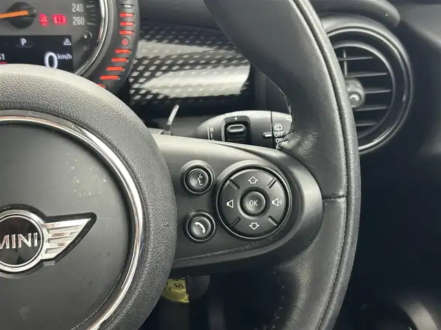 ＭＩＮＩ ミニ クーパー S セブン 熊本県 2017(平29)年 2.4万km ペッパー・ホワイト 禁煙車　/純正ナビ（ＢＴ・ｉｐｏｄ・ＵＳＢ）/バックカメラ　/社外前方ドライブレコーダー　/ビルトインＥＴＣ　/クルーズコントロール　/衝突軽減ブレーキ　/横滑り防止　/アイドリングストップ　/純正フロアマット/純正17インチAW/オートライト/LEDヘッドライト/スマートキー/プッシュスタート/スペアキー1本/保証書/取扱説明書