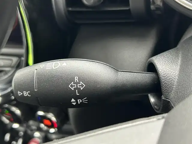 ＭＩＮＩ ミニ クーパー S セブン 熊本県 2017(平29)年 2.4万km ペッパー・ホワイト 禁煙車　/純正ナビ（ＢＴ・ｉｐｏｄ・ＵＳＢ）/バックカメラ　/社外前方ドライブレコーダー　/ビルトインＥＴＣ　/クルーズコントロール　/衝突軽減ブレーキ　/横滑り防止　/アイドリングストップ　/純正フロアマット/純正17インチAW/オートライト/LEDヘッドライト/スマートキー/プッシュスタート/スペアキー1本/保証書/取扱説明書