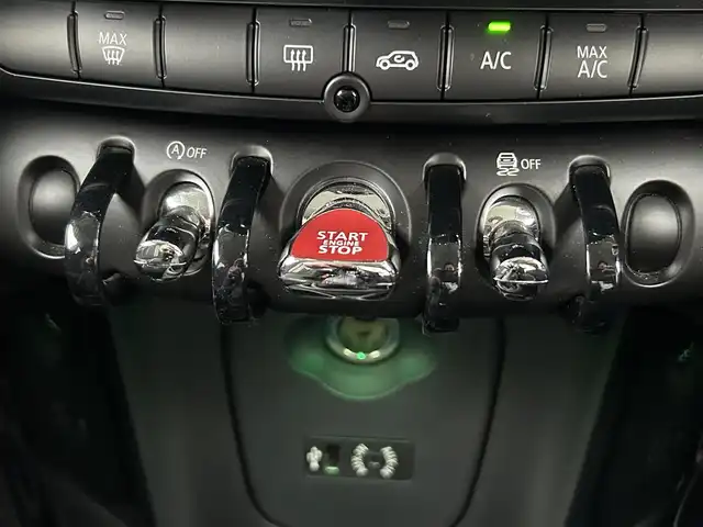 ＭＩＮＩ ミニ クーパー S セブン 熊本県 2017(平29)年 2.4万km ペッパー・ホワイト 禁煙車　/純正ナビ（ＢＴ・ｉｐｏｄ・ＵＳＢ）/バックカメラ　/社外前方ドライブレコーダー　/ビルトインＥＴＣ　/クルーズコントロール　/衝突軽減ブレーキ　/横滑り防止　/アイドリングストップ　/純正フロアマット/純正17インチAW/オートライト/LEDヘッドライト/スマートキー/プッシュスタート/スペアキー1本/保証書/取扱説明書