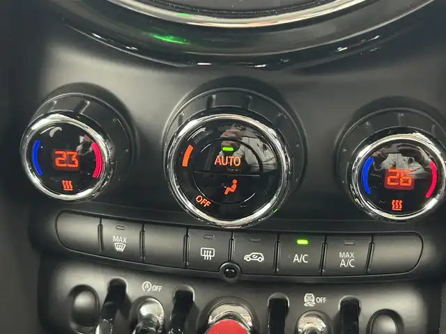 ＭＩＮＩ ミニ クーパー S セブン 熊本県 2017(平29)年 2.4万km ペッパー・ホワイト 禁煙車　/純正ナビ（ＢＴ・ｉｐｏｄ・ＵＳＢ）/バックカメラ　/社外前方ドライブレコーダー　/ビルトインＥＴＣ　/クルーズコントロール　/衝突軽減ブレーキ　/横滑り防止　/アイドリングストップ　/純正フロアマット/純正17インチAW/オートライト/LEDヘッドライト/スマートキー/プッシュスタート/スペアキー1本/保証書/取扱説明書