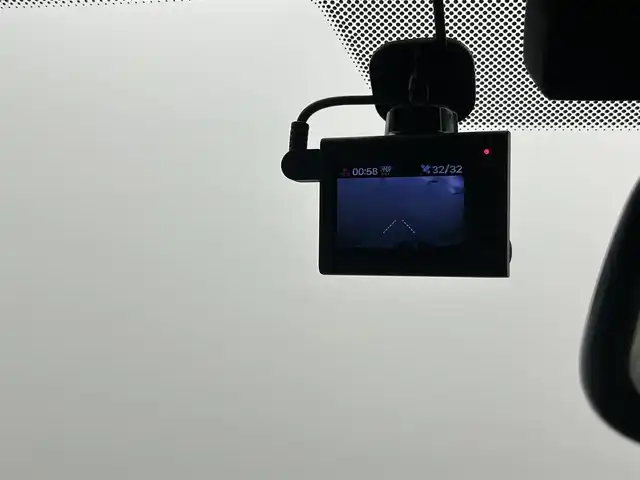 ＭＩＮＩ ミニ クーパー S セブン 熊本県 2017(平29)年 2.4万km ペッパー・ホワイト 禁煙車　/純正ナビ（ＢＴ・ｉｐｏｄ・ＵＳＢ）/バックカメラ　/社外前方ドライブレコーダー　/ビルトインＥＴＣ　/クルーズコントロール　/衝突軽減ブレーキ　/横滑り防止　/アイドリングストップ　/純正フロアマット/純正17インチAW/オートライト/LEDヘッドライト/スマートキー/プッシュスタート/スペアキー1本/保証書/取扱説明書