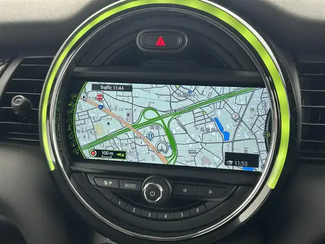 ＭＩＮＩ ミニ クーパー S セブン 熊本県 2017(平29)年 2.4万km ペッパー・ホワイト 禁煙車　/純正ナビ（ＢＴ・ｉｐｏｄ・ＵＳＢ）/バックカメラ　/社外前方ドライブレコーダー　/ビルトインＥＴＣ　/クルーズコントロール　/衝突軽減ブレーキ　/横滑り防止　/アイドリングストップ　/純正フロアマット/純正17インチAW/オートライト/LEDヘッドライト/スマートキー/プッシュスタート/スペアキー1本/保証書/取扱説明書