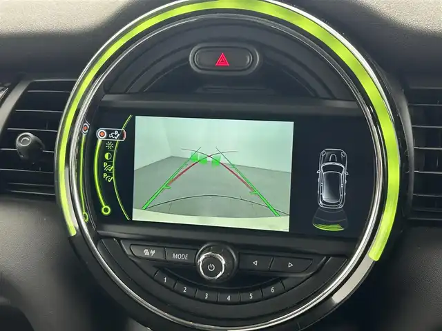 ＭＩＮＩ ミニ クーパー S セブン 熊本県 2017(平29)年 2.4万km ペッパー・ホワイト 禁煙車　/純正ナビ（ＢＴ・ｉｐｏｄ・ＵＳＢ）/バックカメラ　/社外前方ドライブレコーダー　/ビルトインＥＴＣ　/クルーズコントロール　/衝突軽減ブレーキ　/横滑り防止　/アイドリングストップ　/純正フロアマット/純正17インチAW/オートライト/LEDヘッドライト/スマートキー/プッシュスタート/スペアキー1本/保証書/取扱説明書