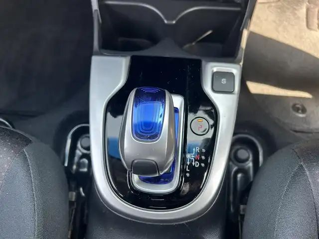 ホンダ フィット ハイブリット Fパッケージ 島根県 2013(平25)年 6万km クリスタルブラックパール 登録時走行距離59484Km/純正ナビ/・Bluetooth/・HDMI/・CD/・DVD/・FM/AM/フルセグTV/バックカメラ/プッシュスタート/スマートキー/USB接続/ステアリングスイッチ/ウィンカーミラー/横滑り防止装置/ABS/純正フロアマット/ハロゲンヘッドライト/ETC