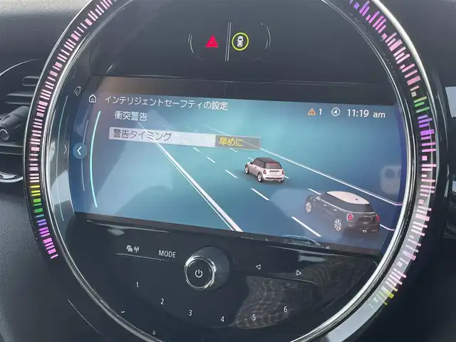 ＭＩＮＩ ＢＭＷ ミニ クーパー D ブリックレーンED 東京都 2022(令4)年 4.6万km ホワイト・シルバー 300台限定車/専用ルーフ・カラー　サン・マリノ・ブルー/専用ボンネット・ストライプ／サイド・ストライプ/専用サイド・スカットル/専用エクステリア・ステッカー/　　（3 Door：Bピラー/5 Door：Cピラー）/専用フローティング・ホイール・キャップ/専用フローズン・ブルー・アクセント・パーツ/　　ドア・ハンドル/ 専用フローズン・ブルー・アクセント・パーツ/　　テールゲート・ハンドル/専用フローズン・ブルー・アクセント・パーツ/　　ヘッドライト・フレーム／リア・コンビ・ランプ・フレーム/専用フローズン・ブルー・アクセント・パーツ/ 　MINIエンブレム（フロント／リア）/ボディー・カラー　ホワイト・シルバー・メタリック/ボディー・カラー　ムーンウォーク・グレー・メタリック/17インチ　アロイ・ホイール　ペダル・スポーク　ブラック/LED ヘッドライト/LED リア・コンビ・ランプ（ユニオン・ジャック・デザイン）