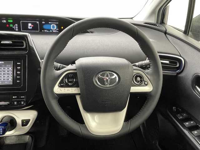 トヨタ プリウス S ツーリングセレクション 熊本県 2016(平28)年 4.7万km アティチュードブラックマイカ 純正ナビNSZT-W64（CD/フルセグＴＶ/BT/SD）/スマートキー×2/バックカメラ/ETC/前方ドライブレコーダー/横滑り防止/DN席シートヒーター/電動格納ミラー/ドアバイザー/純正フロアマット/オートライト/LEDヘッドライト/フォグライト/スマートキー/プッシュスタート/スペアキー1本/保証書